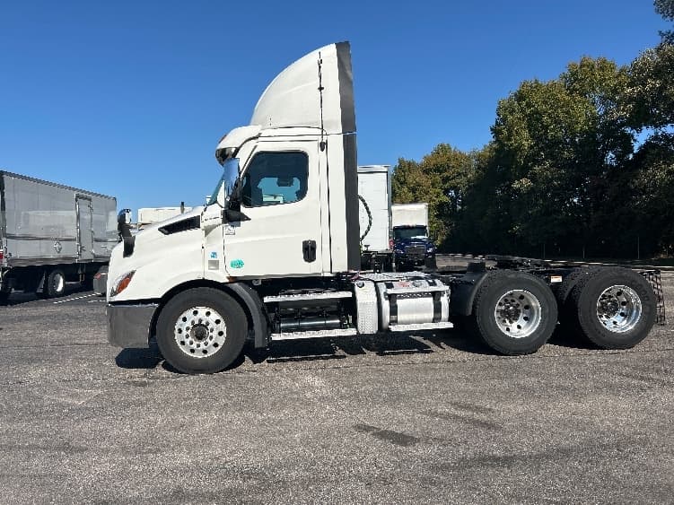 2021 Freightliner Cascadia — photo 4