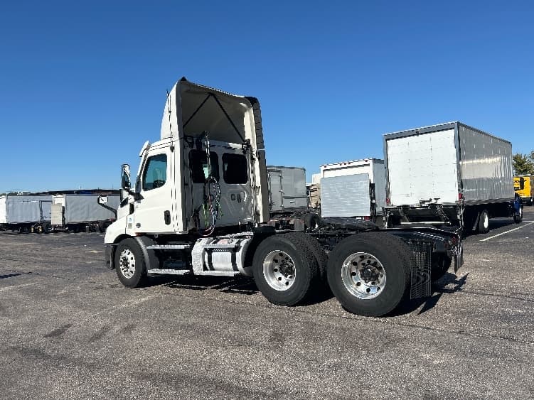 2021 Freightliner Cascadia — photo 5