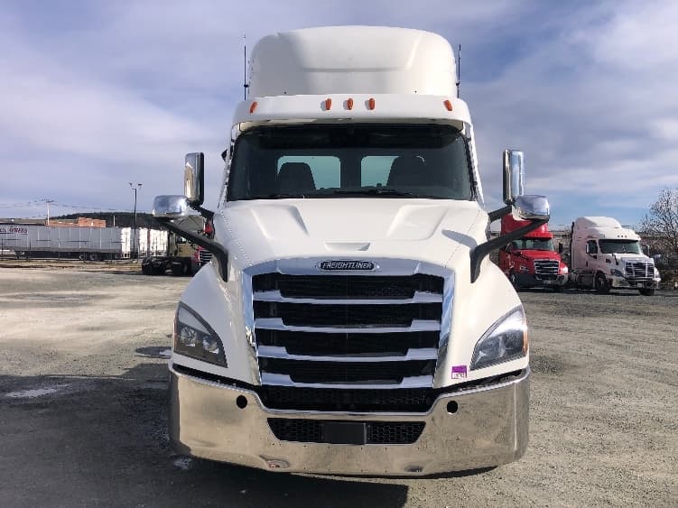 2021 Freightliner Cascadia — photo 2