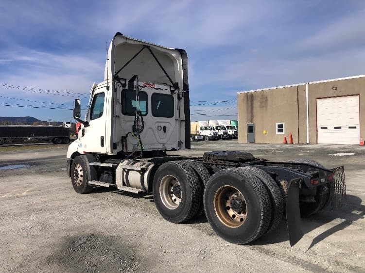 2021 Freightliner Cascadia — photo 5