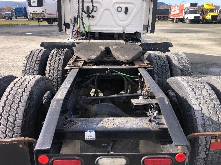 2021 Freightliner Cascadia — photo 6