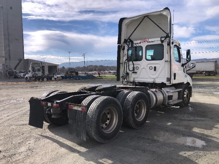 2021 Freightliner Cascadia — photo 7