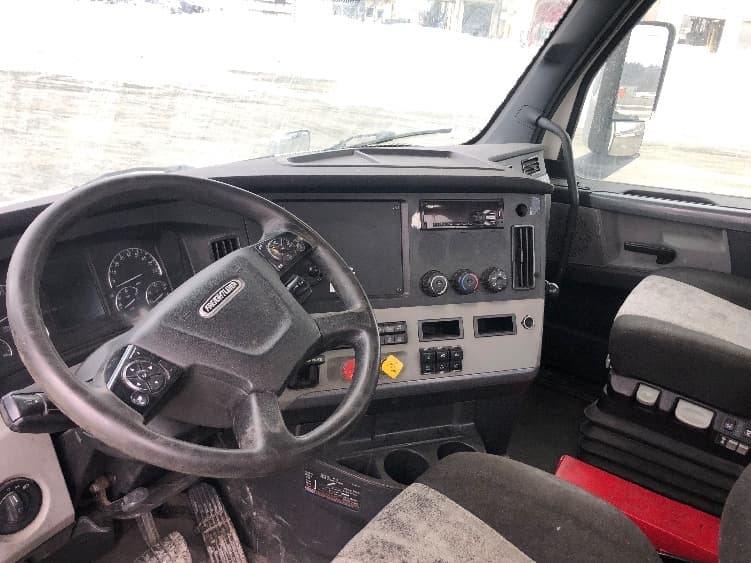 2021 Freightliner Cascadia — photo 10