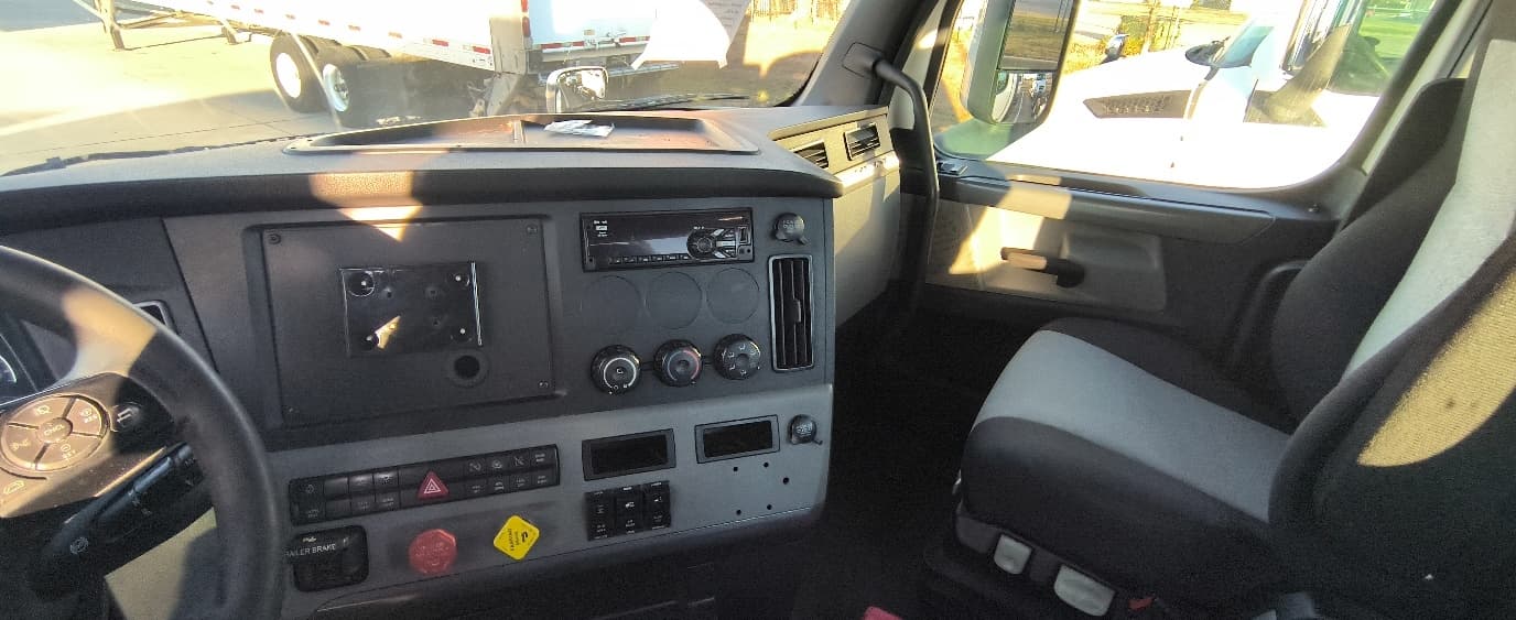 2021 Freightliner Cascadia — photo 10