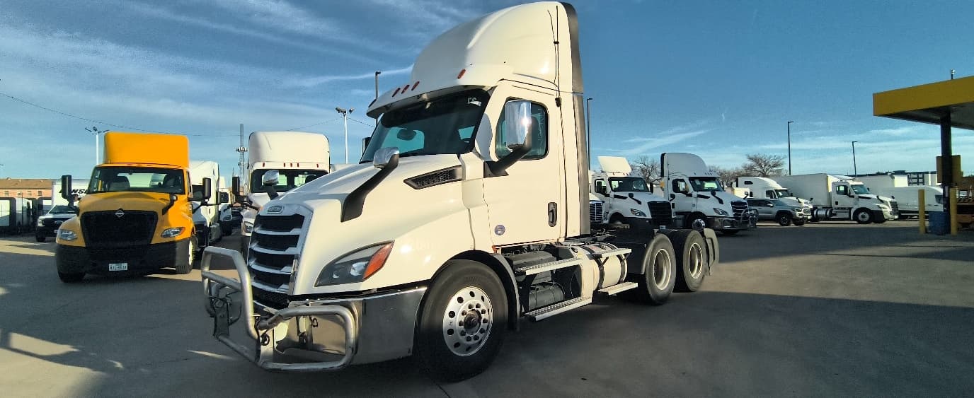 2021 Freightliner Cascadia — photo 3