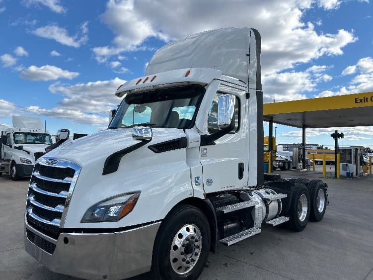 2021 Freightliner Cascadia — photo 3