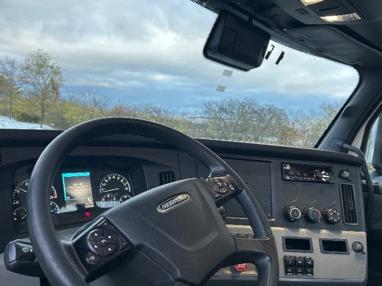 2021 Freightliner Cascadia — photo 10
