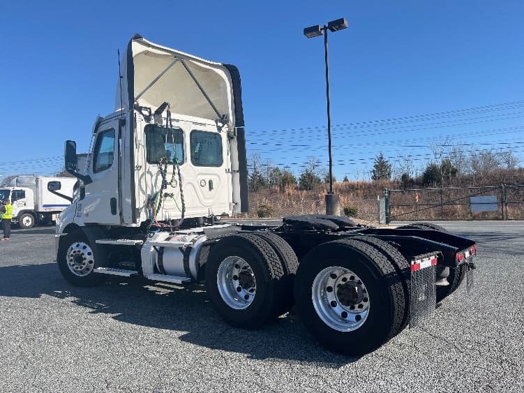2021 Freightliner Cascadia — photo 5