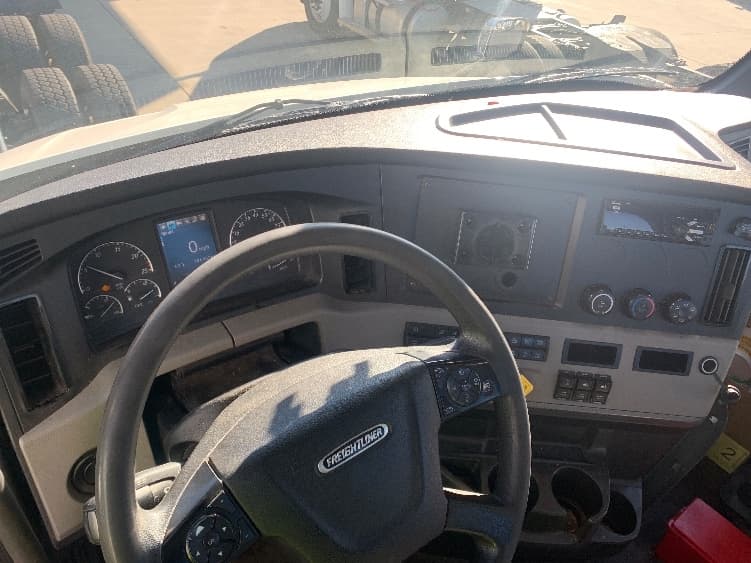 2021 Freightliner Cascadia — photo 10