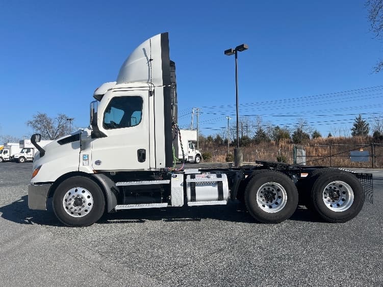 2021 Freightliner Cascadia — photo 4
