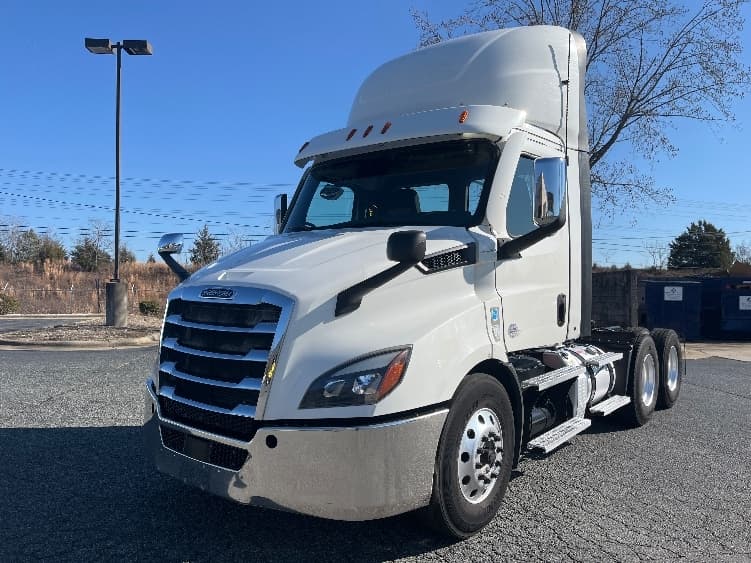 2021 Freightliner Cascadia — photo 3