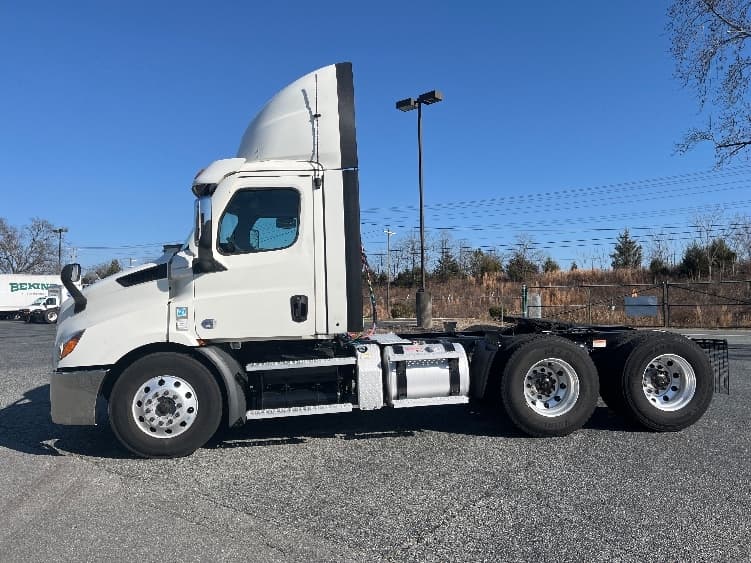 2021 Freightliner Cascadia — photo 4