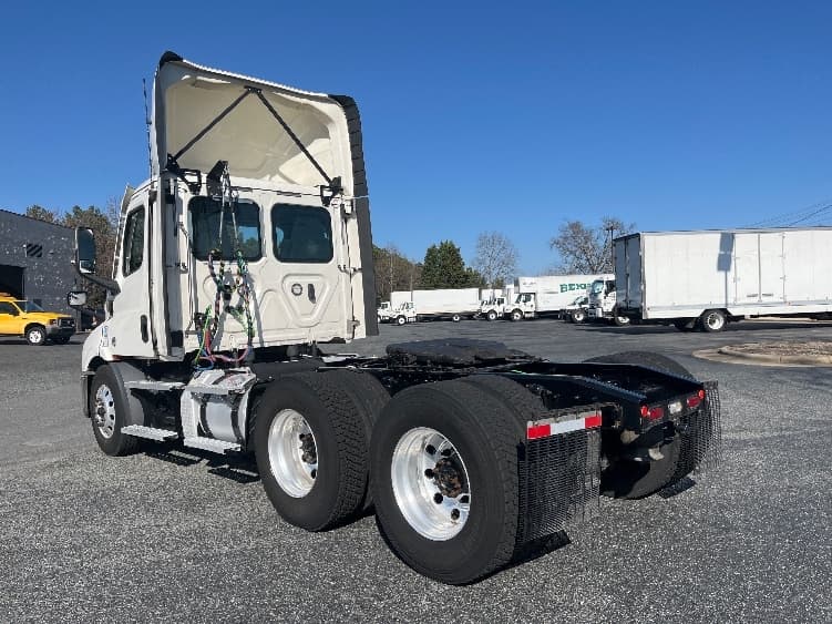 2021 Freightliner Cascadia — photo 5