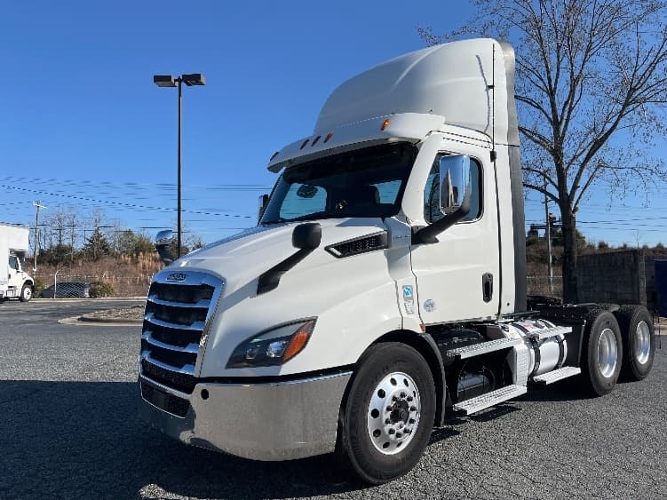 2021 Freightliner Cascadia — photo 3