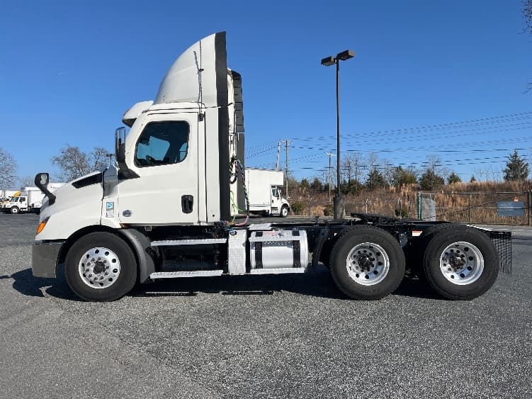 2021 Freightliner Cascadia — photo 4