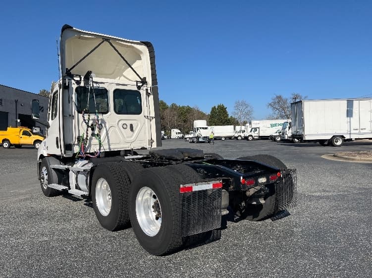 2021 Freightliner Cascadia — photo 5