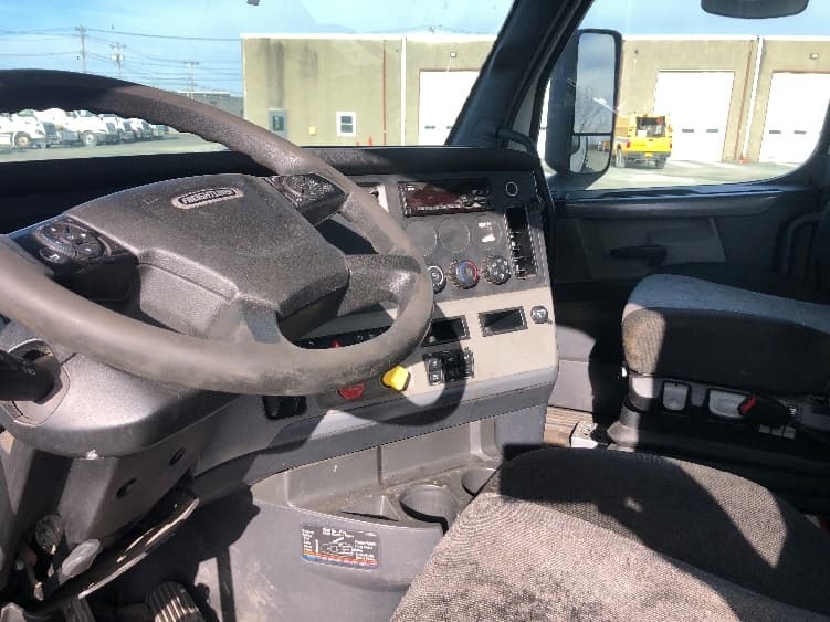 2021 Freightliner Cascadia — photo 10