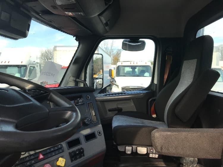 2021 Freightliner Cascadia — photo 10