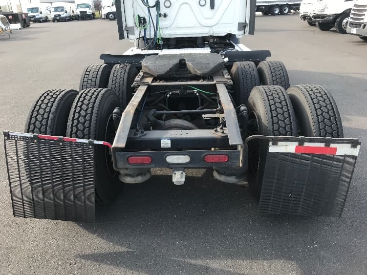 2021 Freightliner Cascadia — photo 6