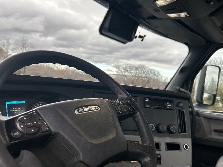 2021 Freightliner Cascadia — photo 10