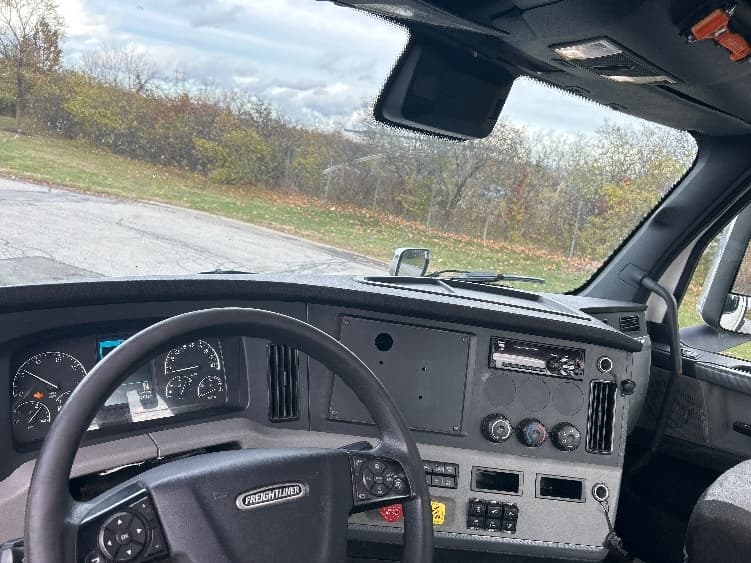 2021 Freightliner Cascadia — photo 10