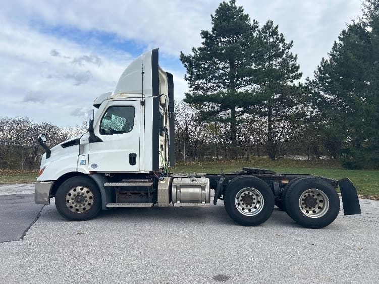 2021 Freightliner Cascadia — photo 4
