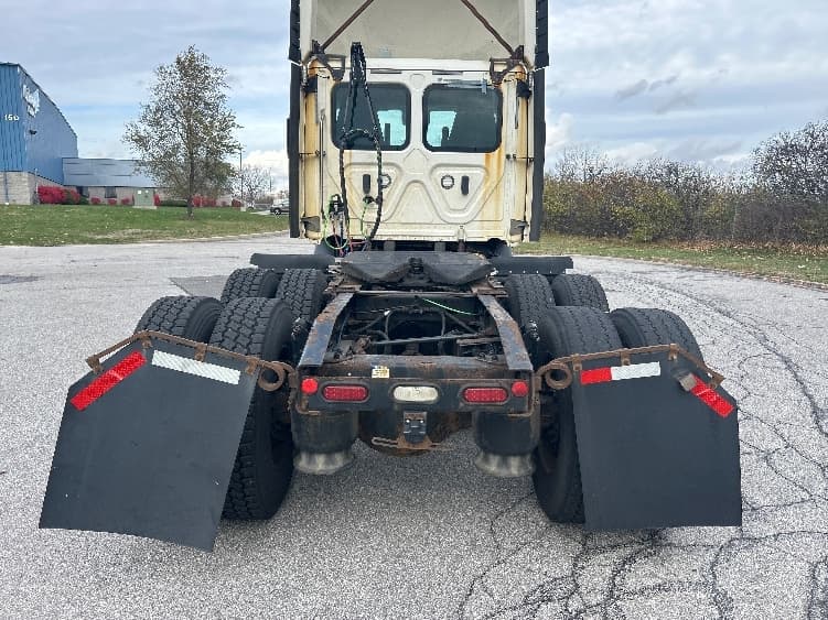 2021 Freightliner Cascadia — photo 6