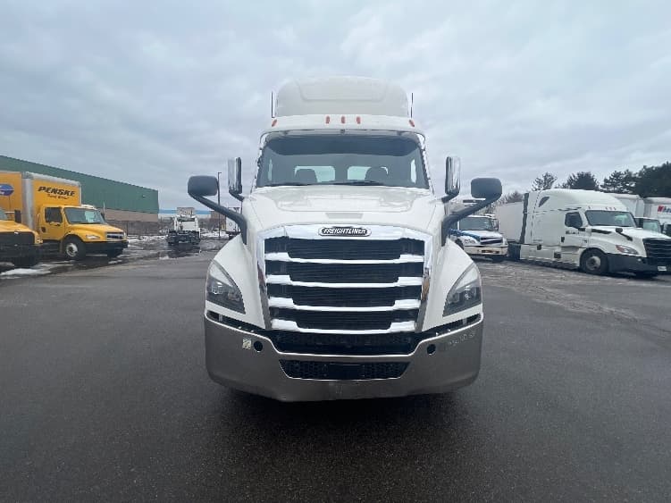 2021 Freightliner Cascadia — photo 2