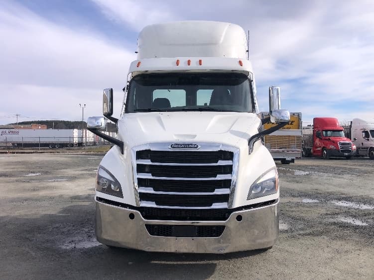 2021 Freightliner Cascadia — photo 2