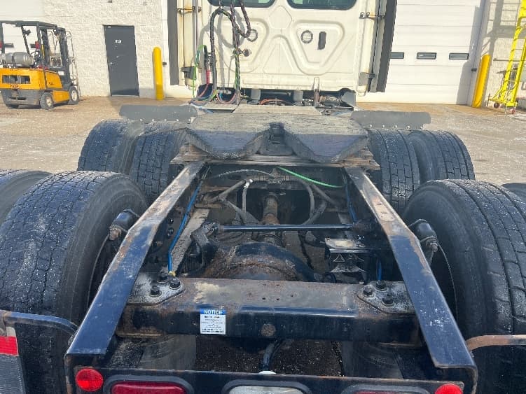 2021 Freightliner Cascadia — photo 6