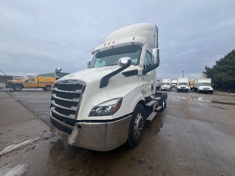2021 Freightliner Cascadia — photo 3