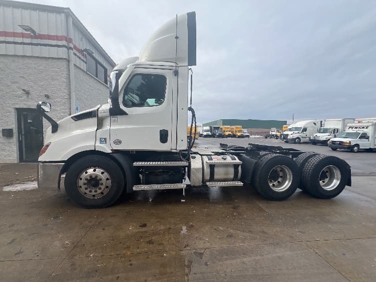 2021 Freightliner Cascadia — photo 4