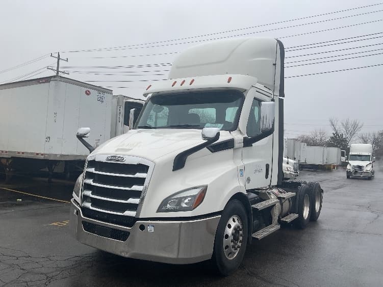 2021 Freightliner Cascadia — photo 3
