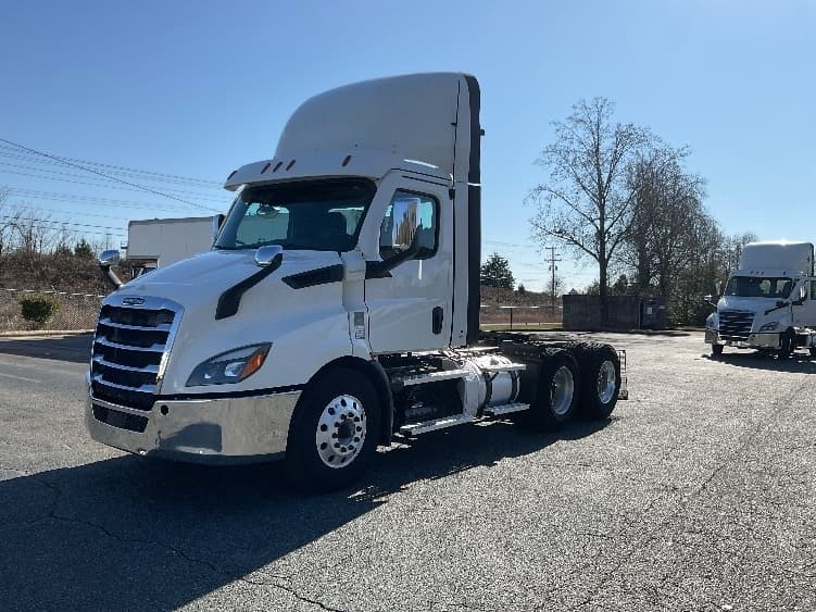 2021 Freightliner Cascadia — photo 3