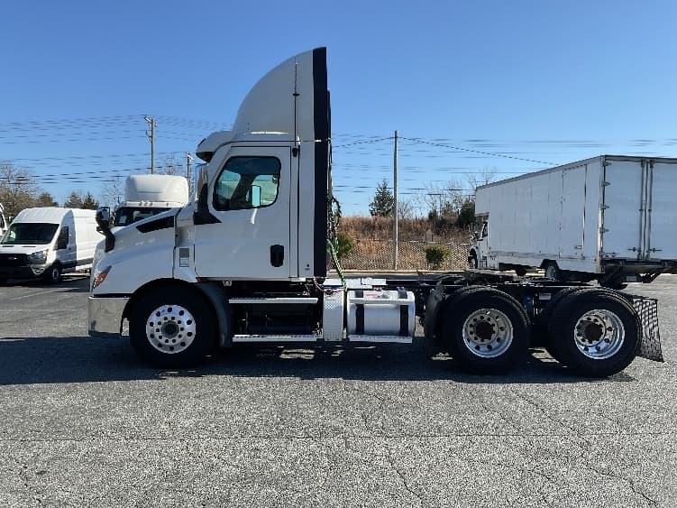 2021 Freightliner Cascadia — photo 4
