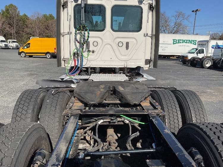 2021 Freightliner Cascadia — photo 6