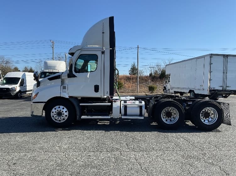 2021 Freightliner Cascadia — photo 4