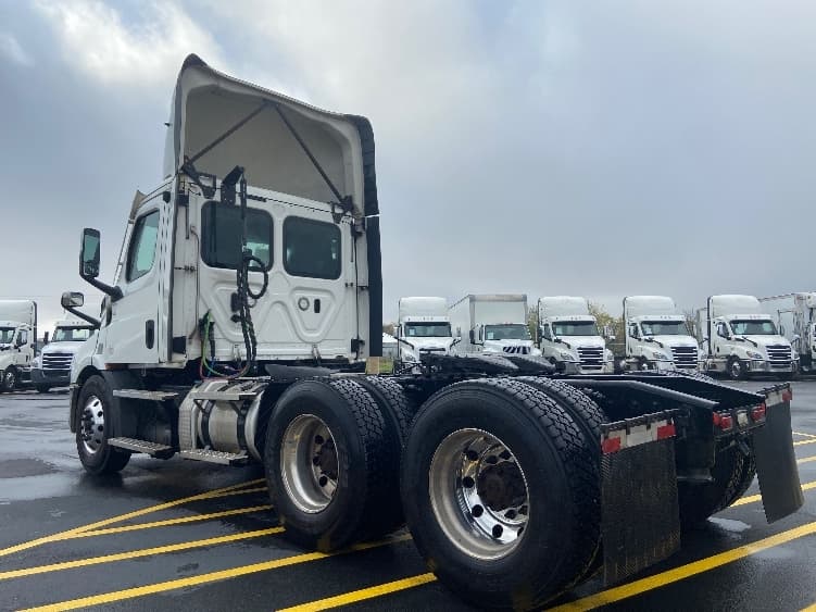 2021 Freightliner Cascadia — photo 5