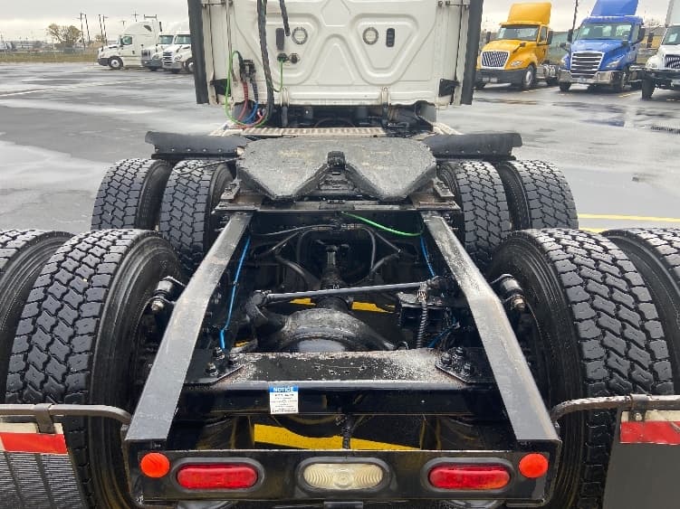 2021 Freightliner Cascadia — photo 6