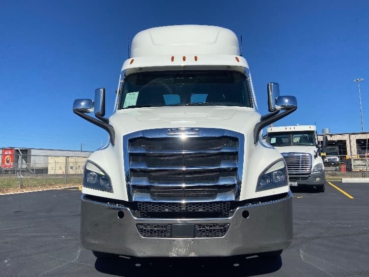 2021 Freightliner Cascadia — photo 2
