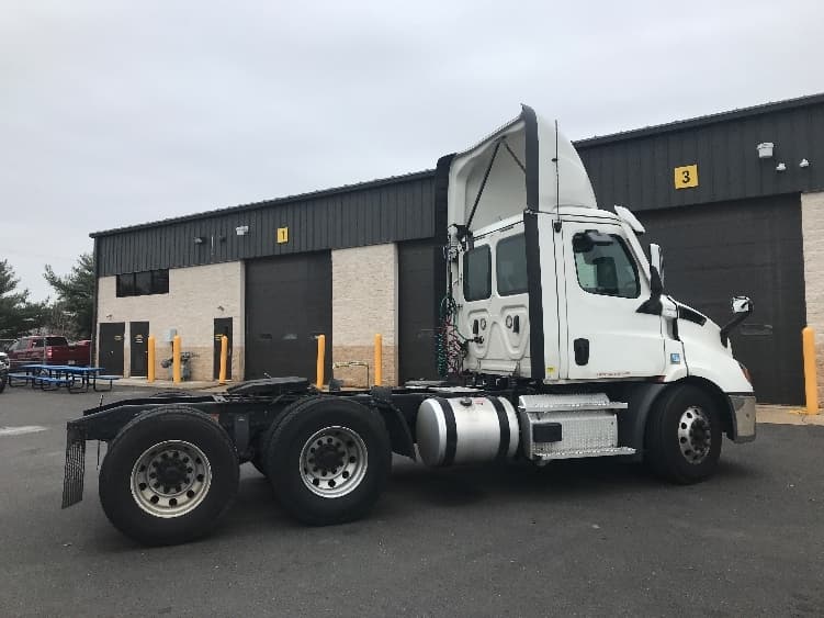 2021 Freightliner Cascadia — photo 8