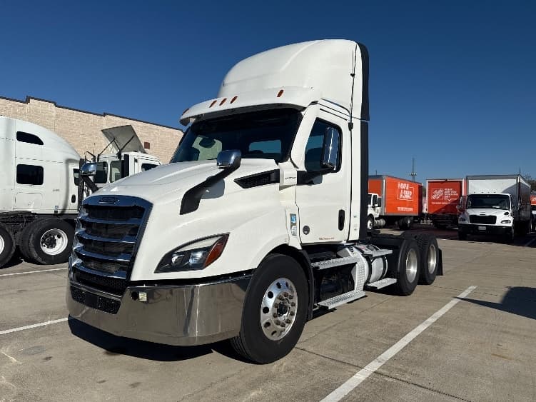 2021 Freightliner Cascadia — photo 3