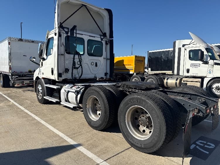 2021 Freightliner Cascadia — photo 5