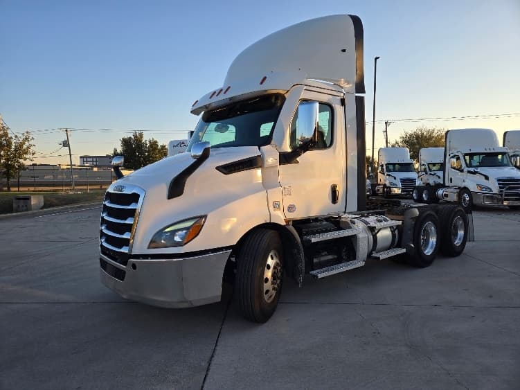 2021 Freightliner Cascadia — photo 3