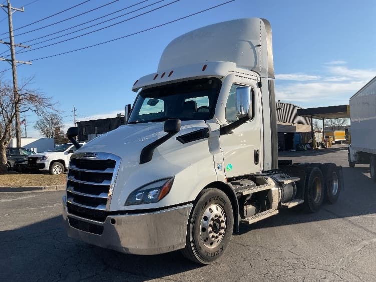 2021 Freightliner Cascadia — photo 3