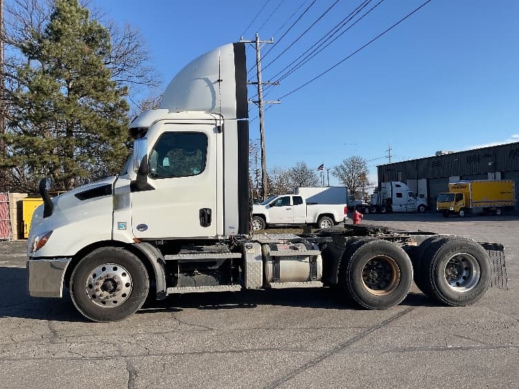 2021 Freightliner Cascadia — photo 4
