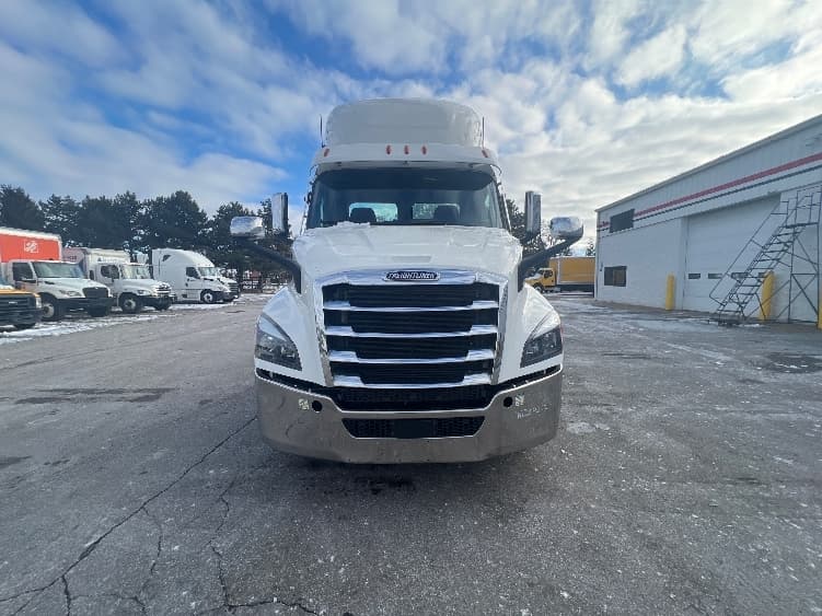 2021 Freightliner Cascadia — photo 2