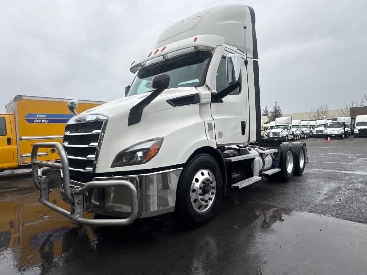 2021 Freightliner Cascadia — photo 3