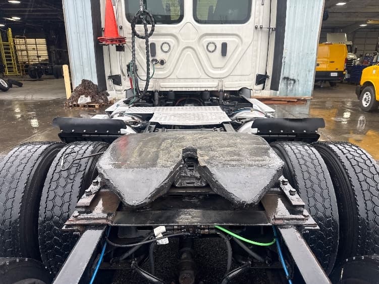 2021 Freightliner Cascadia — photo 6