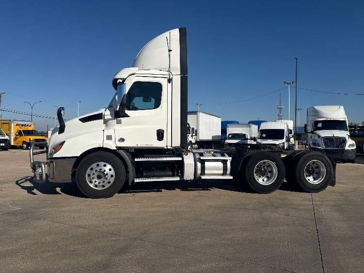 2021 Freightliner Cascadia — photo 4